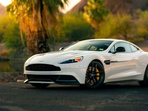 Used 2015 Aston Martin Vanquish Coupe image 4