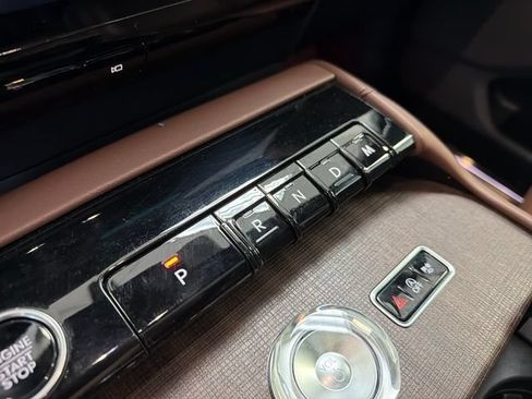Used 2025 Lincoln Navigator Reserve AWD/4WD image 25