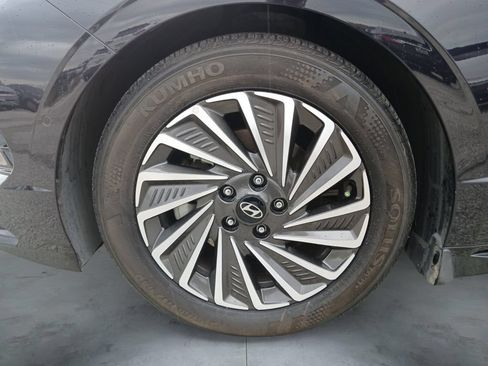 Certified 2025 Hyundai Sonata Limited FWD image 17