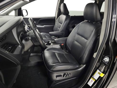 Used 2015 Toyota Sienna SE FWD image 15