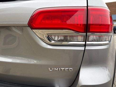 Used 2018 Jeep Grand Cherokee Limited AWD/4WD image 7