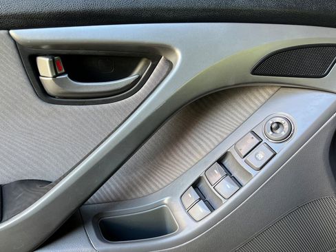 Used 2013 Hyundai Elantra GLS w/ Preferred Pkg FWD image 12