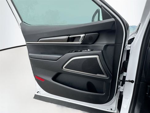 Used 2025 Kia Telluride S image 18