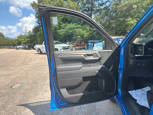Used 2025 Chevrolet Silverado 1500 LT AWD/4WD image 17