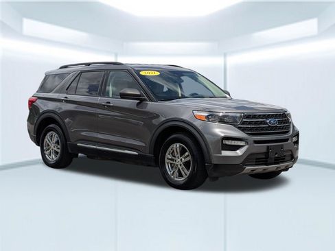 Used 2021 Ford Explorer XLT w/ Equipment Group 202A AWD/4WD image 8