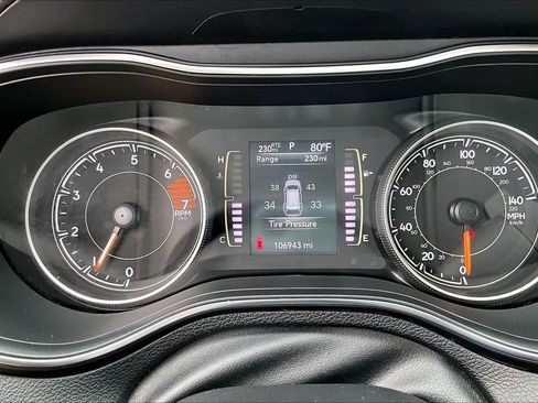 Used 2020 Jeep Cherokee Latitude Plus image 25