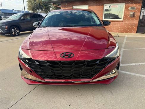 Used 2022 Hyundai Elantra Limited image 3