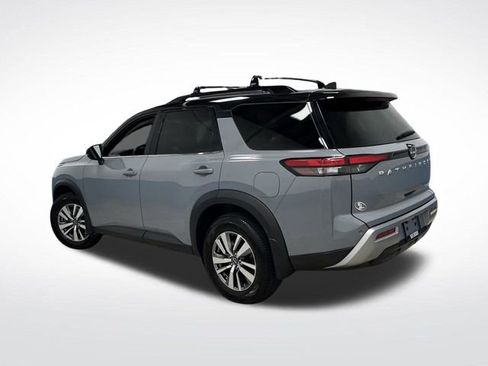Used 2022 Nissan Pathfinder SL image 3