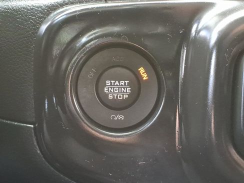 Certified 2018 Jeep Wrangler Unlimited Sport S AWD/4WD image 15