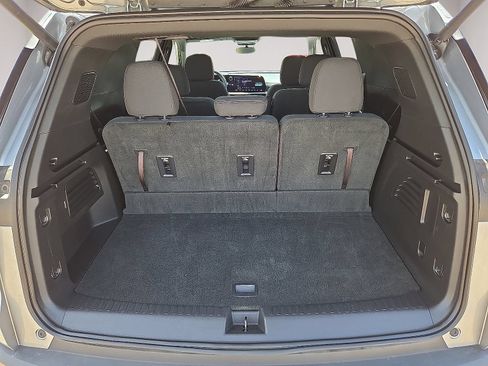 Used 2025 Chevrolet Traverse LT FWD image 13