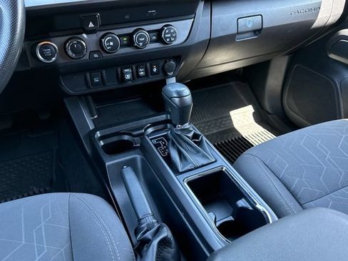 Used 2019 Toyota Tacoma TRD Off-Road AWD/4WD image 12