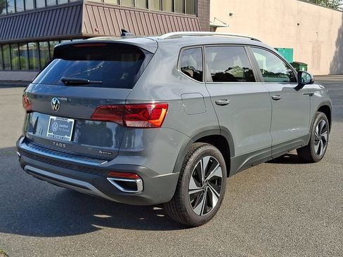 Certified 2024 Volkswagen Taos SE w/ Panoramic Sunroof Package AWD/4WD image 11
