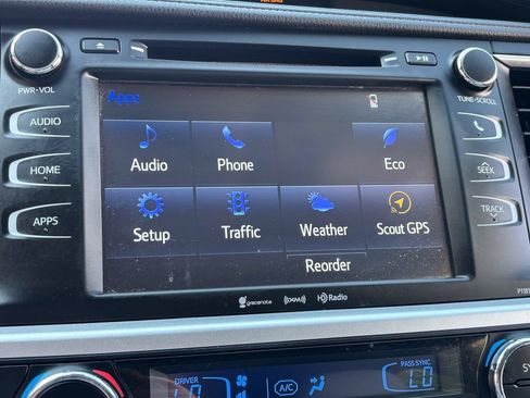 Used 2019 Toyota Highlander Plus AWD/4WD image 23