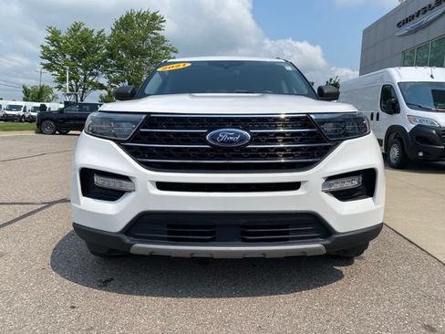 Used 2021 Ford Explorer XLT w/ Equipment Group 202A AWD/4WD image 2