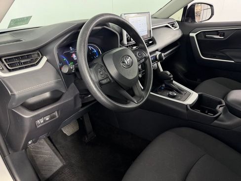 Used 2025 Toyota RAV4 XLE AWD/4WD image 18