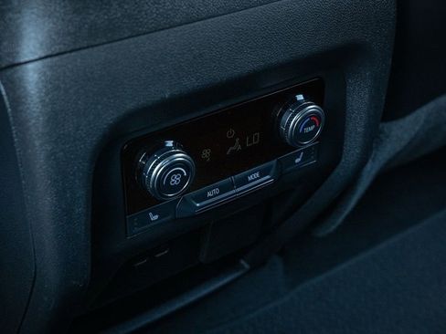 Used 2024 GMC Acadia Denali image 22