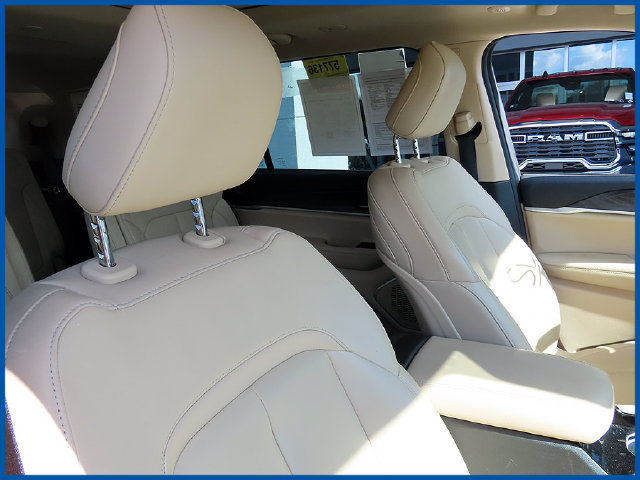 Used 2022 Jeep Grand Cherokee L Limited AWD/4WD image 10