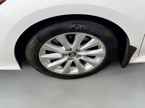 Used 2020 Toyota Camry LE image 14