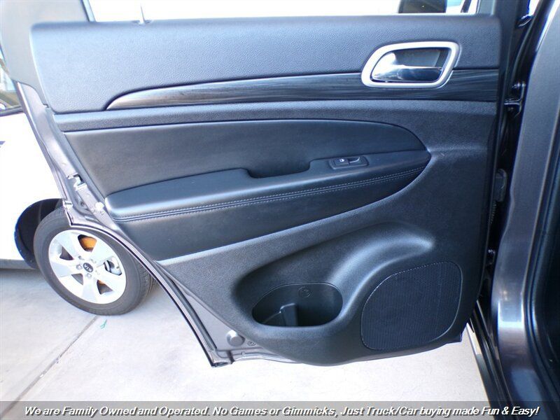 Used 2021 Jeep Grand Cherokee Laredo X AWD/4WD image 19