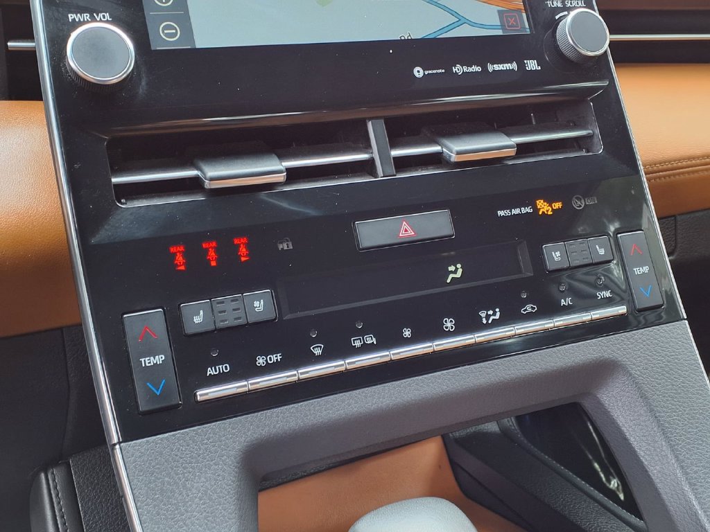 Certified 2019 Toyota Avalon Limited w/ Advanced Safety Package FWD image 18