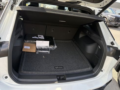 New 2026 Volkswagen Tiguan SEL R-Line AWD/4WD image 28
