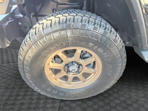 Used 2021 Jeep Gladiator Willys image 22