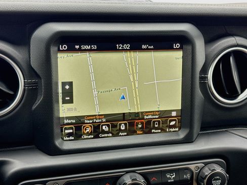 Used 2022 Jeep Wrangler Unlimited Sahara AWD/4WD image 9