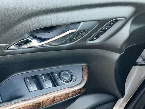 Used 2021 GMC Acadia Denali w/ Denali Technology Package FWD image 18