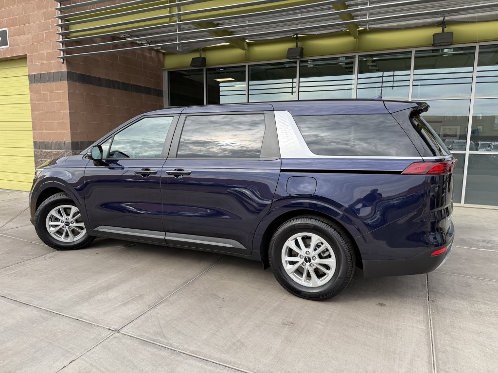 Used 2024 Kia Carnival LX FWD image 5