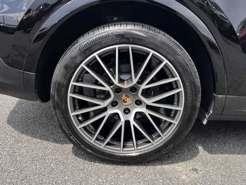 Used 2022 Porsche Cayenne AWD/4WD image 35