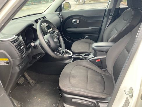 Used 2016 Kia Soul FWD image 5