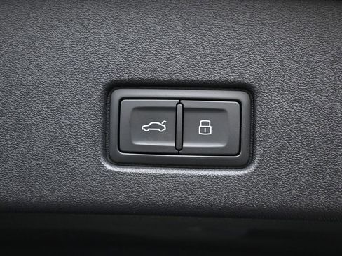 Used 2023 Audi Q4 e-tron Premium w/ Convenience Package image 17