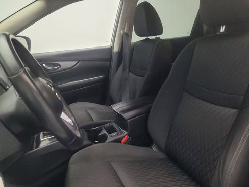 Used 2020 Nissan Rogue SV FWD image 17