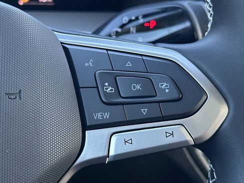 New 2026 Volkswagen Tiguan SE FWD image 19