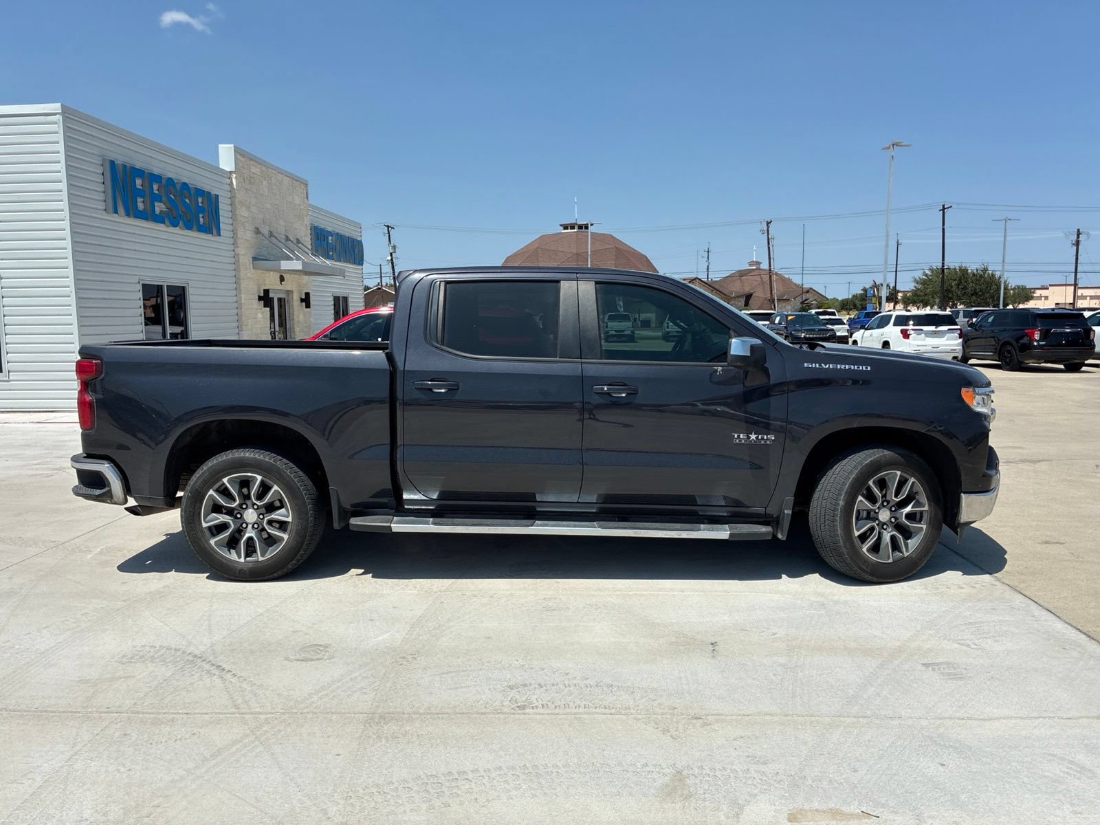 Used 2022 Chevrolet Silverado 1500 LT w/ Protection Package RWD image 2