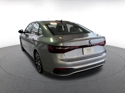 Used 2025 Volkswagen Jetta SE image 10