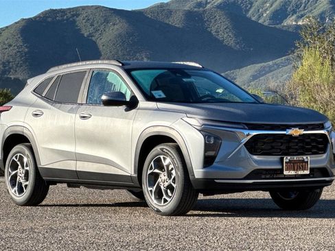 New 2026 Chevrolet Trax LT image 2