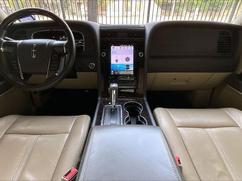 Used 2016 Lincoln Navigator L Reserve image 16