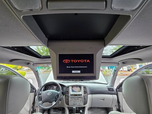 Used 2004 Toyota Land Cruiser w/ Convenience Pkg AWD/4WD image 18