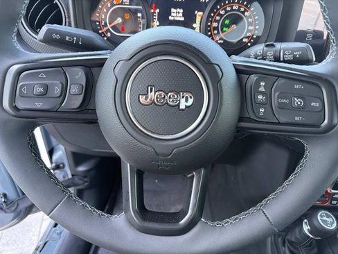 Used 2025 Jeep Wrangler Unlimited Rubicon AWD/4WD image 26