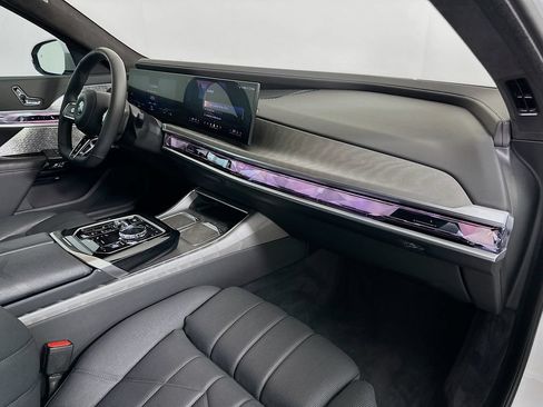 Used 2023 BMW i7 xDrive60 w/ Parking Assistance Package AWD/4WD image 29