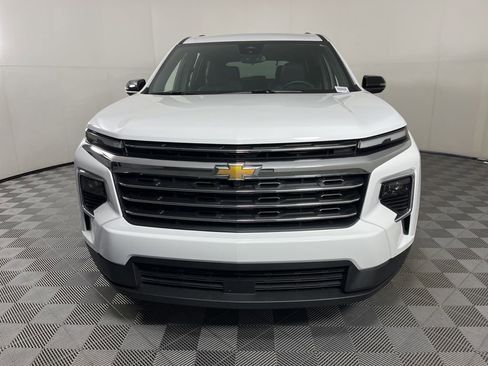 Used 2025 Chevrolet Traverse LT image 7