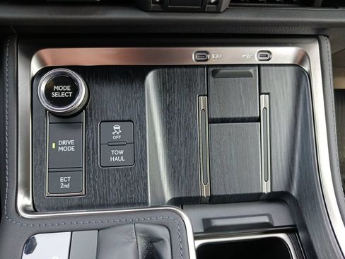 Used 2025 Lexus GX 550 w/ Accessory Package (2T) AWD/4WD image 38
