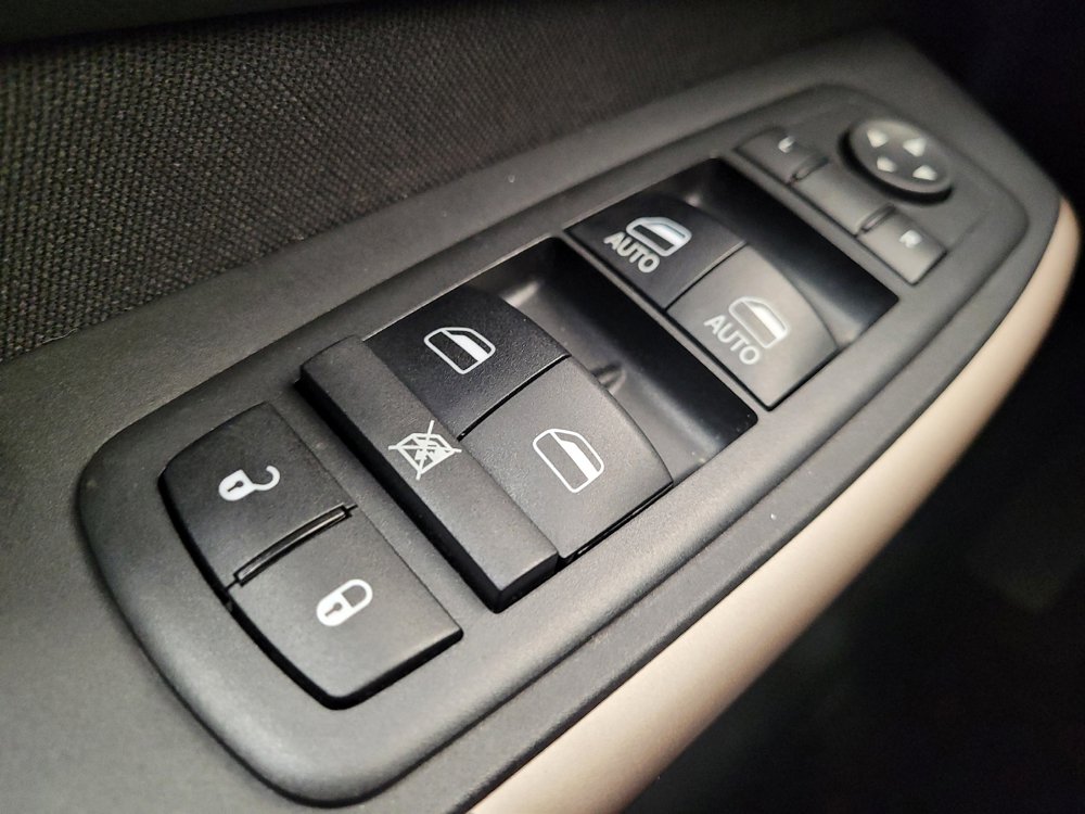 Used 2018 Jeep Cherokee Latitude AWD/4WD image 27