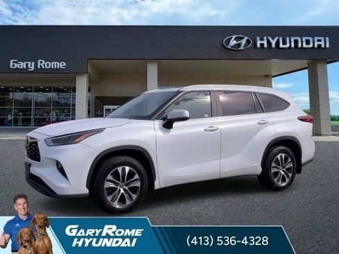 Used 2023 Toyota Highlander XLE AWD/4WD image 4