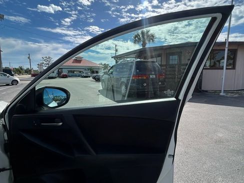 Used 2013 MAZDA MAZDA3 i Touring image 20