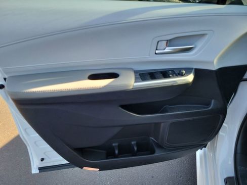 New 2026 Toyota Sienna XLE image 15