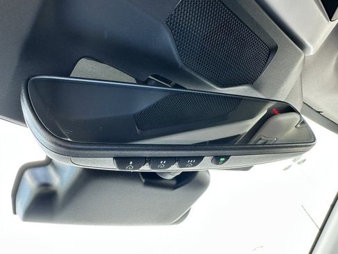 Used 2025 Subaru Crosstrek 2.0i Premium image 19