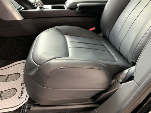 Used 2025 Land Rover Range Rover Autobiography image 12