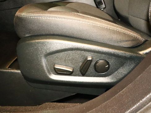 Used 2019 Ford Explorer XLT image 23